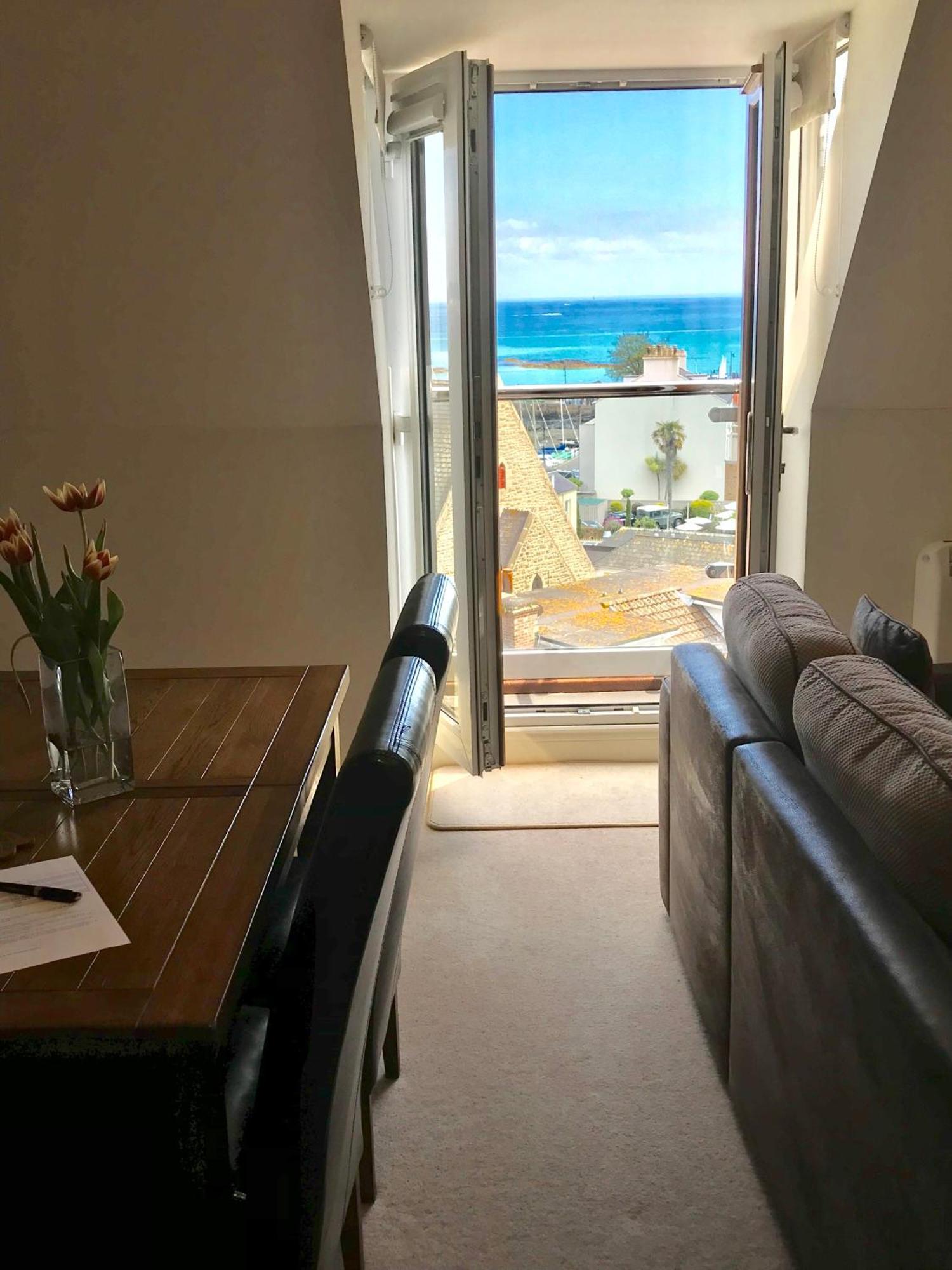 Porthole Suites St Aubin Екстер'єр фото
